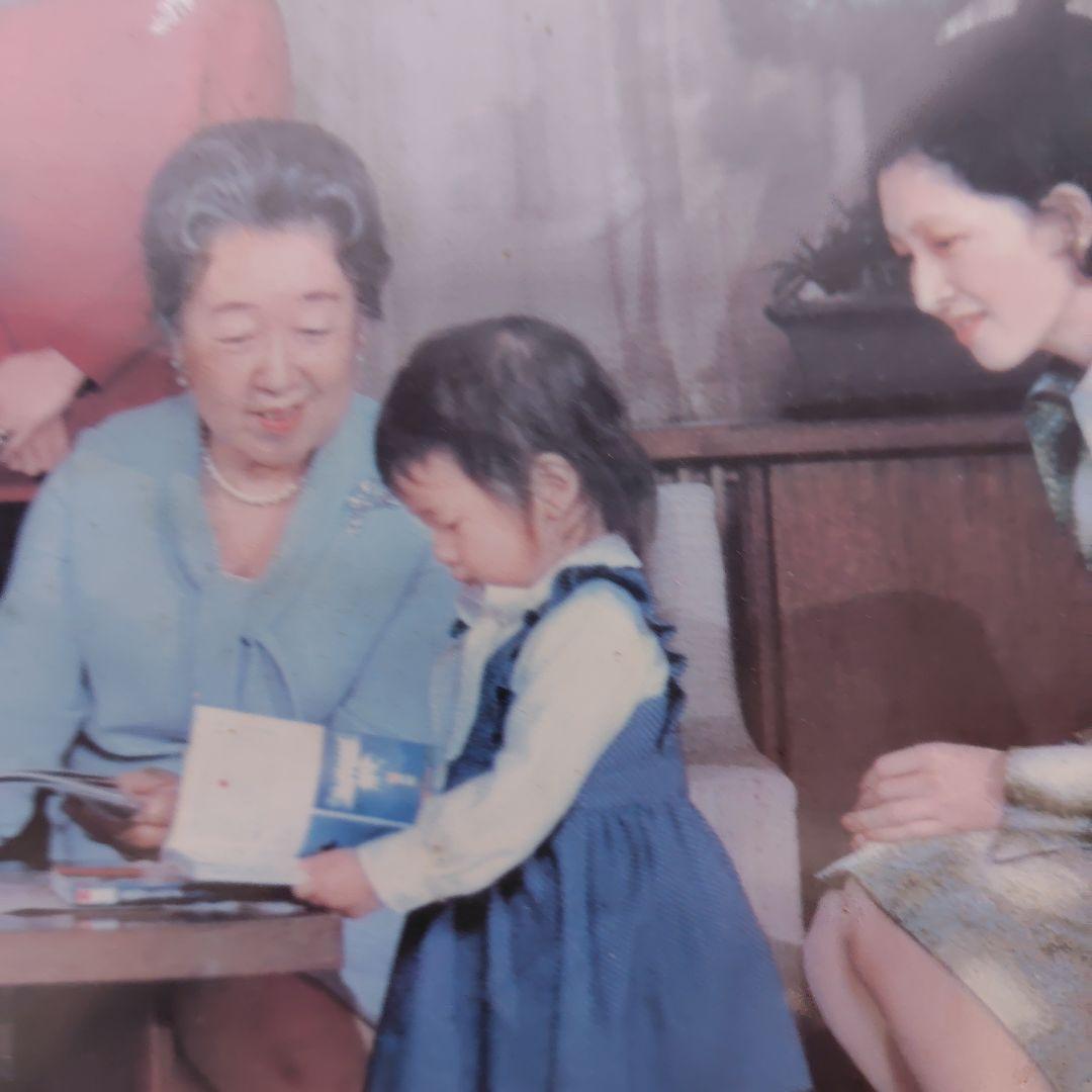 家族の集合写真 金色フレーム