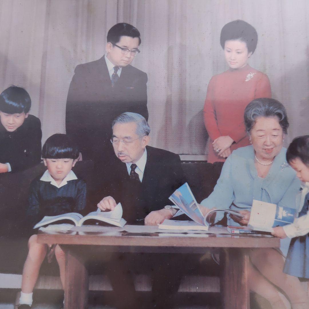 家族の集合写真 金色フレーム