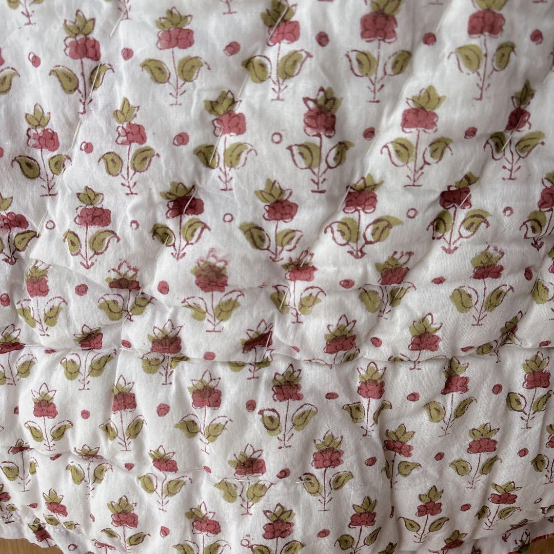 未使用※訳アリ　インド ブロックプリント 中綿入りベビーキルト オレンジ　ラグ