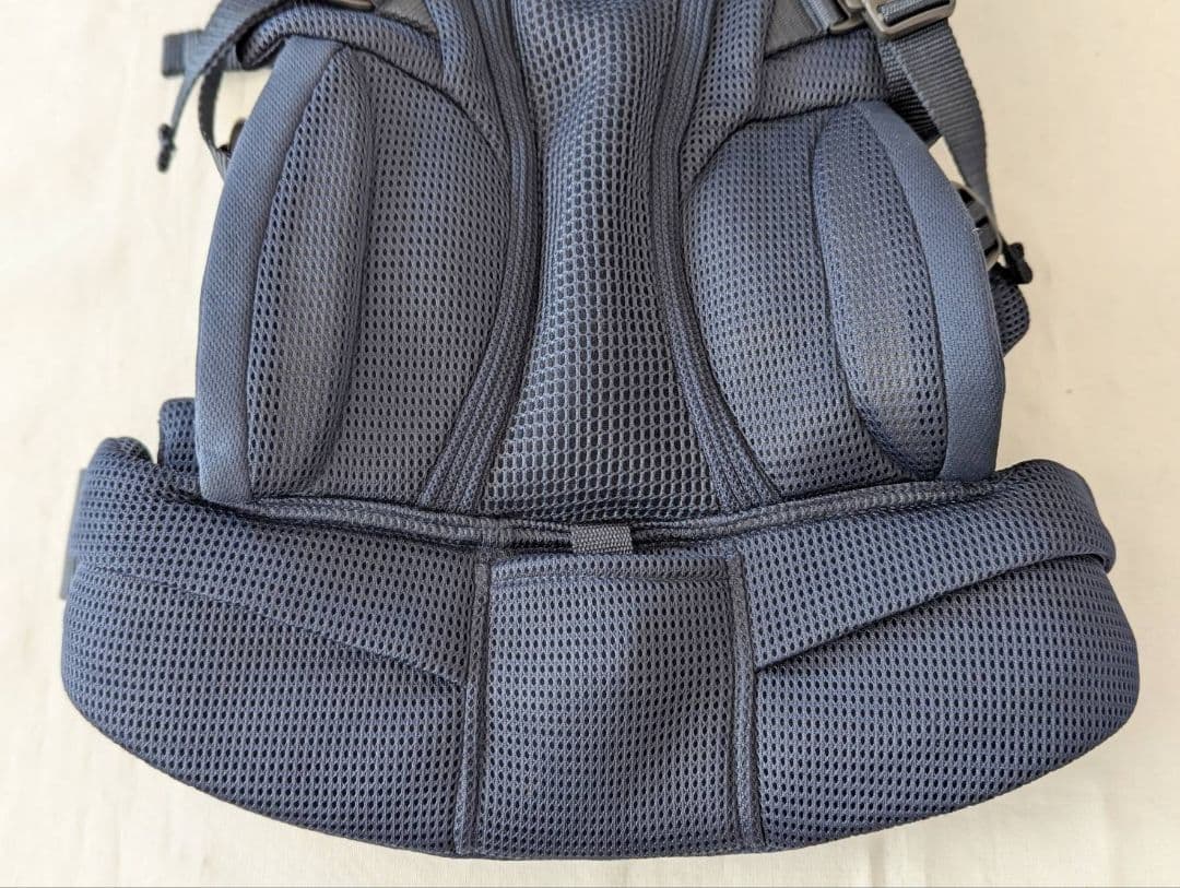 【むんさん専用】アップリカ ラクリス 抱っこ紐 ネイビー