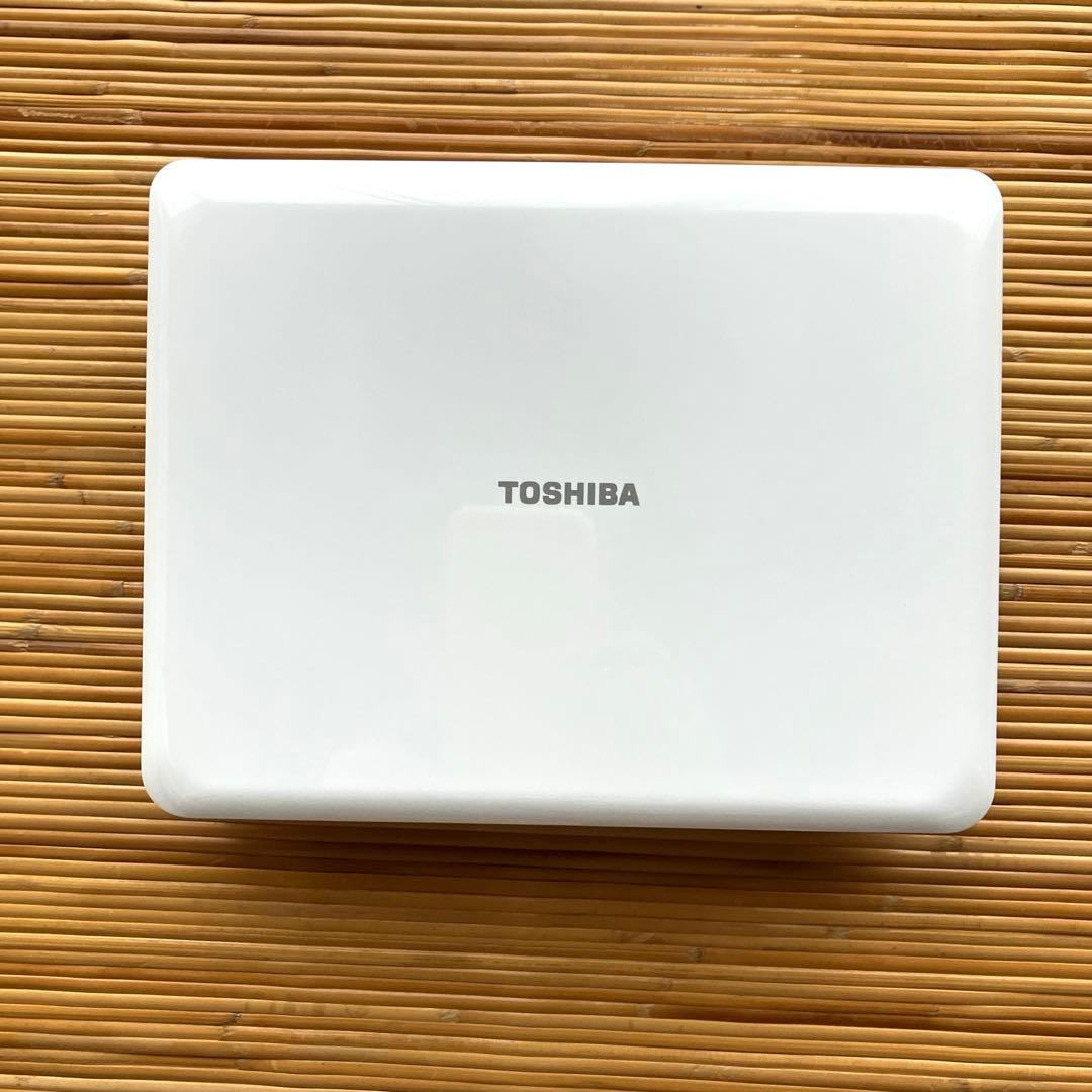 【美品】東芝　REGZA ポータブルDVDプレーヤー　SD-P710SW