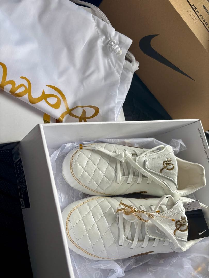 ロナウジーニョ×NikeTiempoLegendFG \"TouchofGold\"