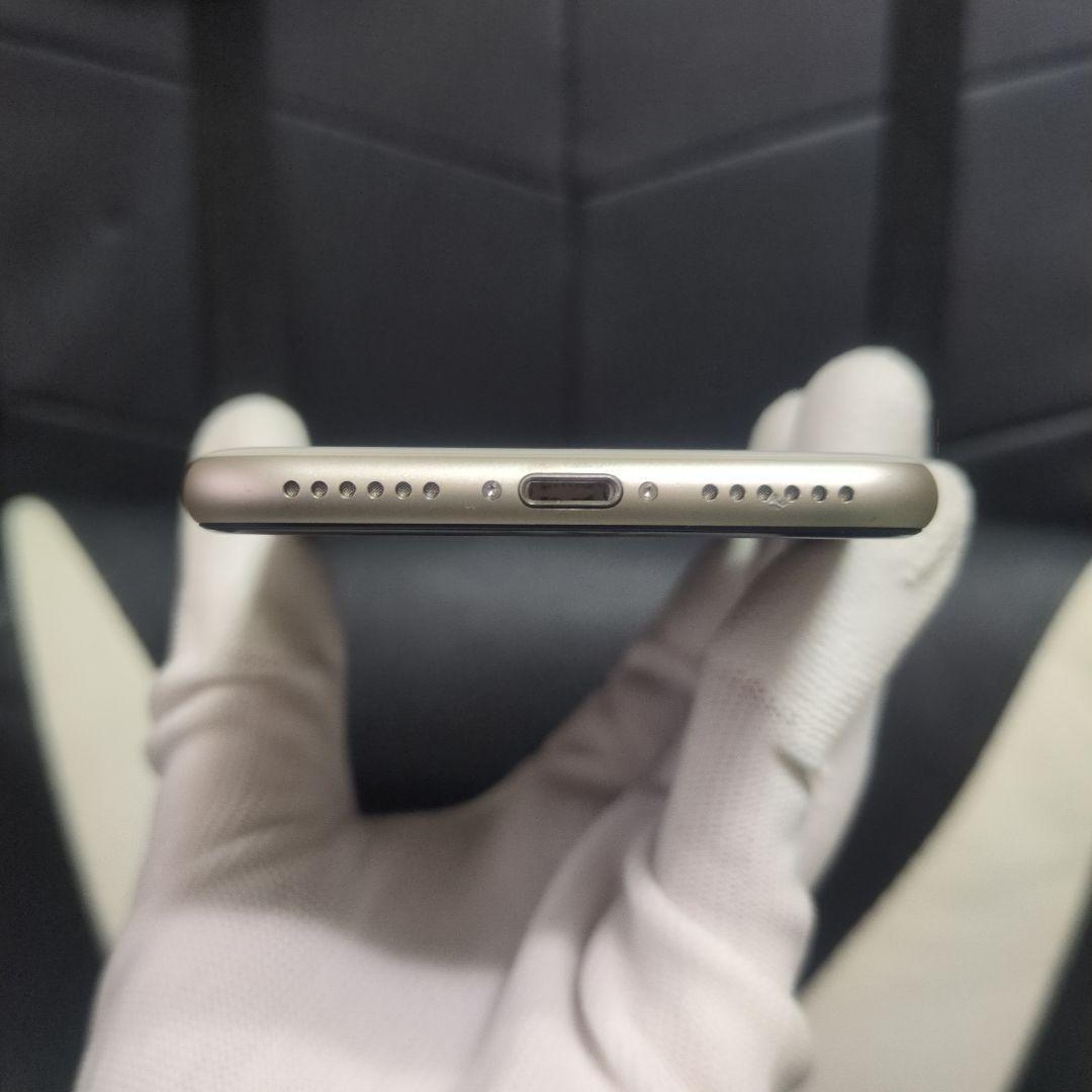 73　iPhone　se3 第3世代　64gb SIMフリー　白　ホワイト