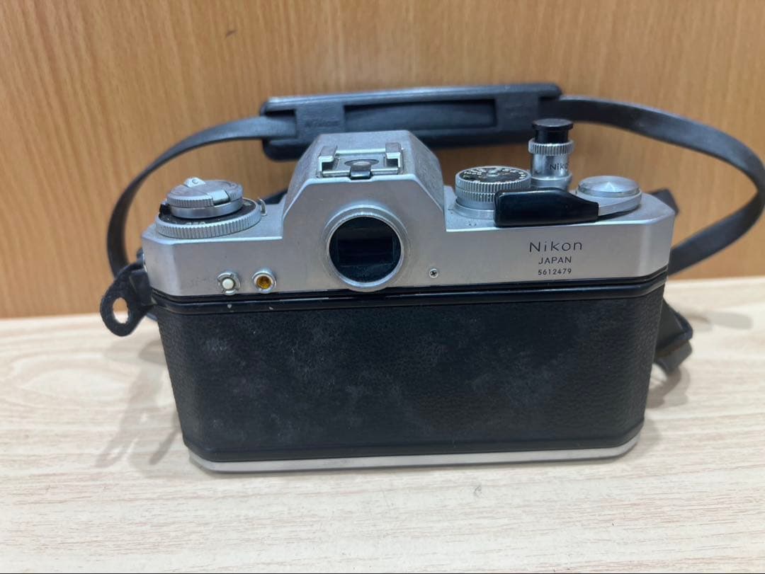 ニコマットEL + NIKKOR-H・C Auto フィルム一眼レフ カメラ