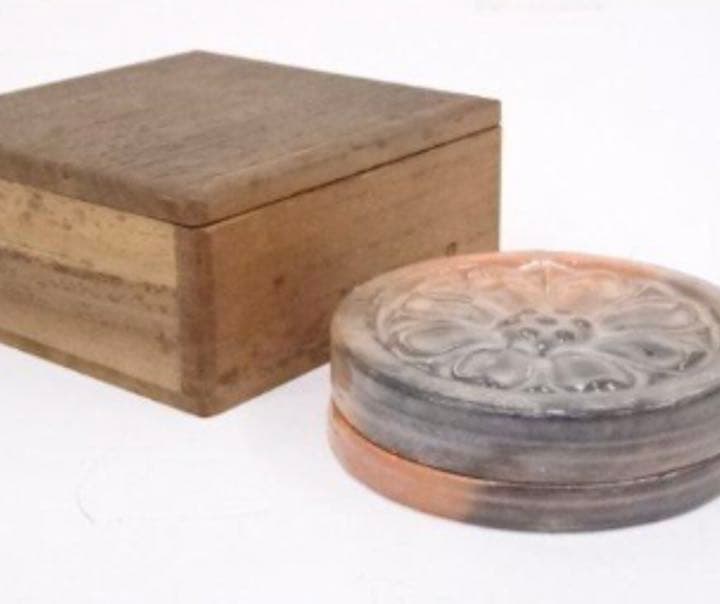 姿の良い香合　ビンテージ　茶道具　古美術作家物 赤楽古瓦形香合（保護箱）
