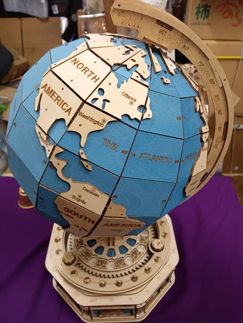 ３Ｄ型ウッドパネル地球儀高さ５３センチX胴経９５センチ大サイズ完成品オブジェ置物