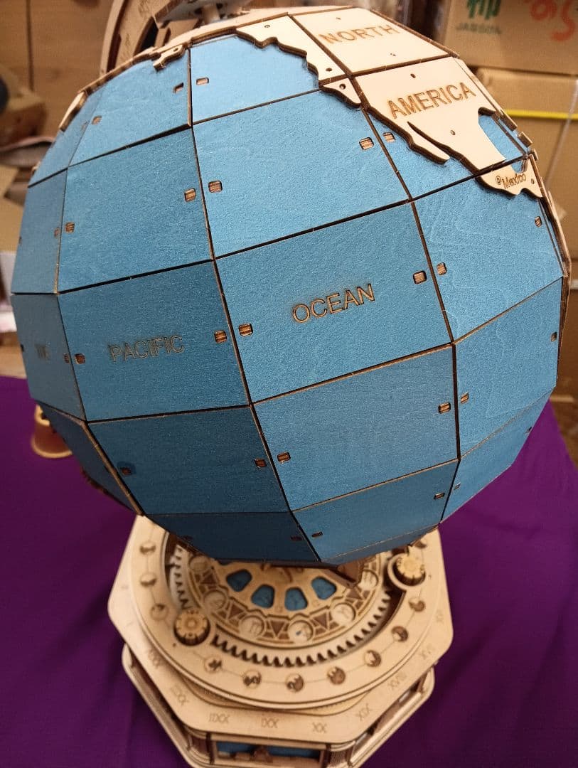 ３Ｄ型ウッドパネル地球儀高さ５３センチX胴経９５センチ大サイズ完成品オブジェ置物