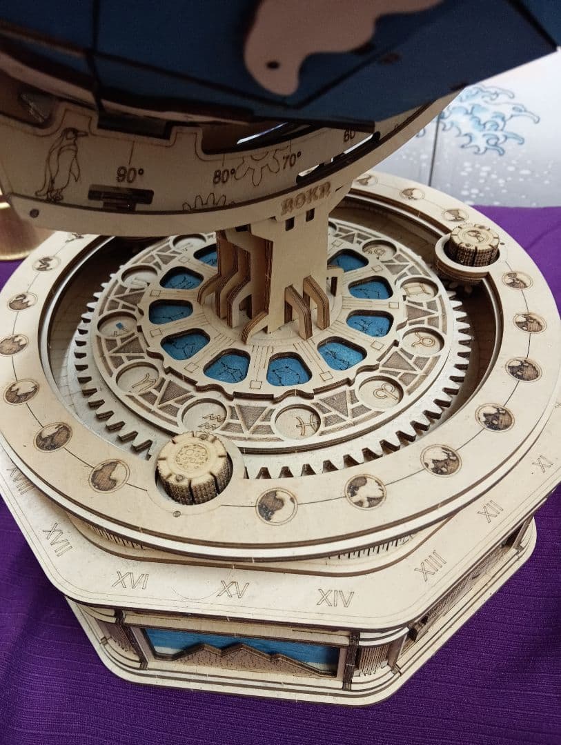 ３Ｄ型ウッドパネル地球儀高さ５３センチX胴経９５センチ大サイズ完成品オブジェ置物