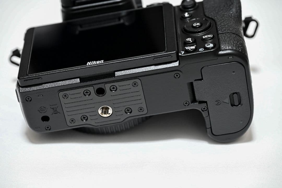 撮影500回以下 Nikon Z 5 ミラーレス一眼カメラ 24-50mmキット