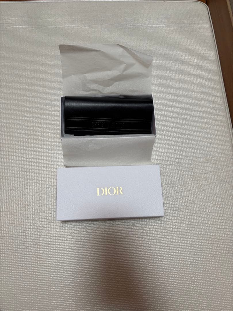 ん　DIOR SIGNATURE サングラス