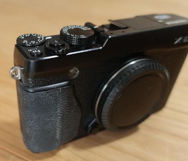 富士フイルム X-E2 ボディ ブラック_カメラブラケット付き