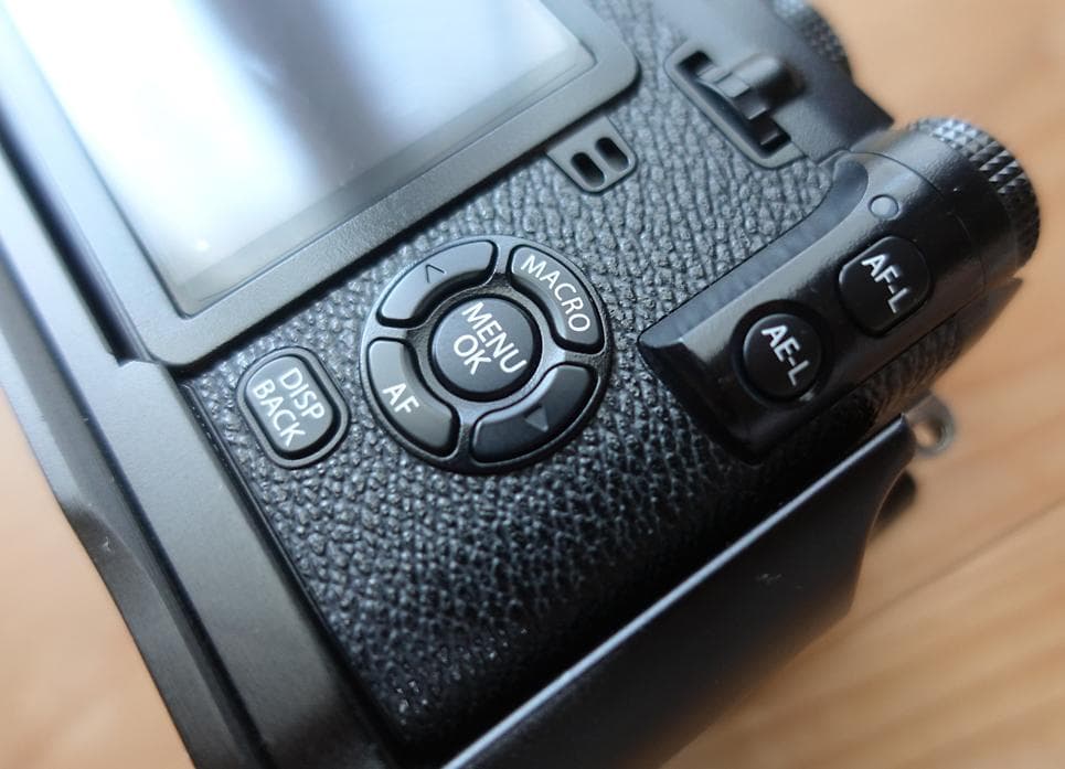 富士フイルム X-E2 ボディ ブラック_カメラブラケット付き