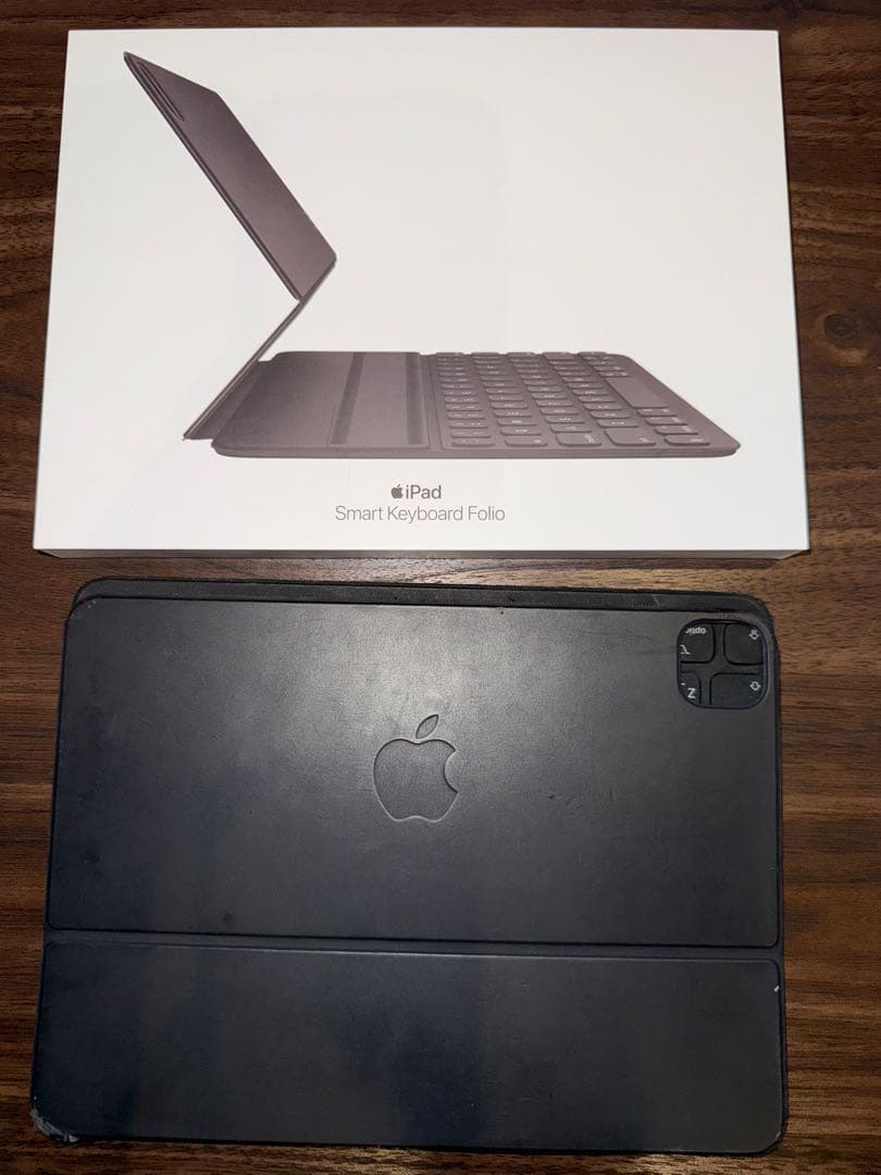 iPad Air 第5世代　Wi-Fi +純正アクセサリー