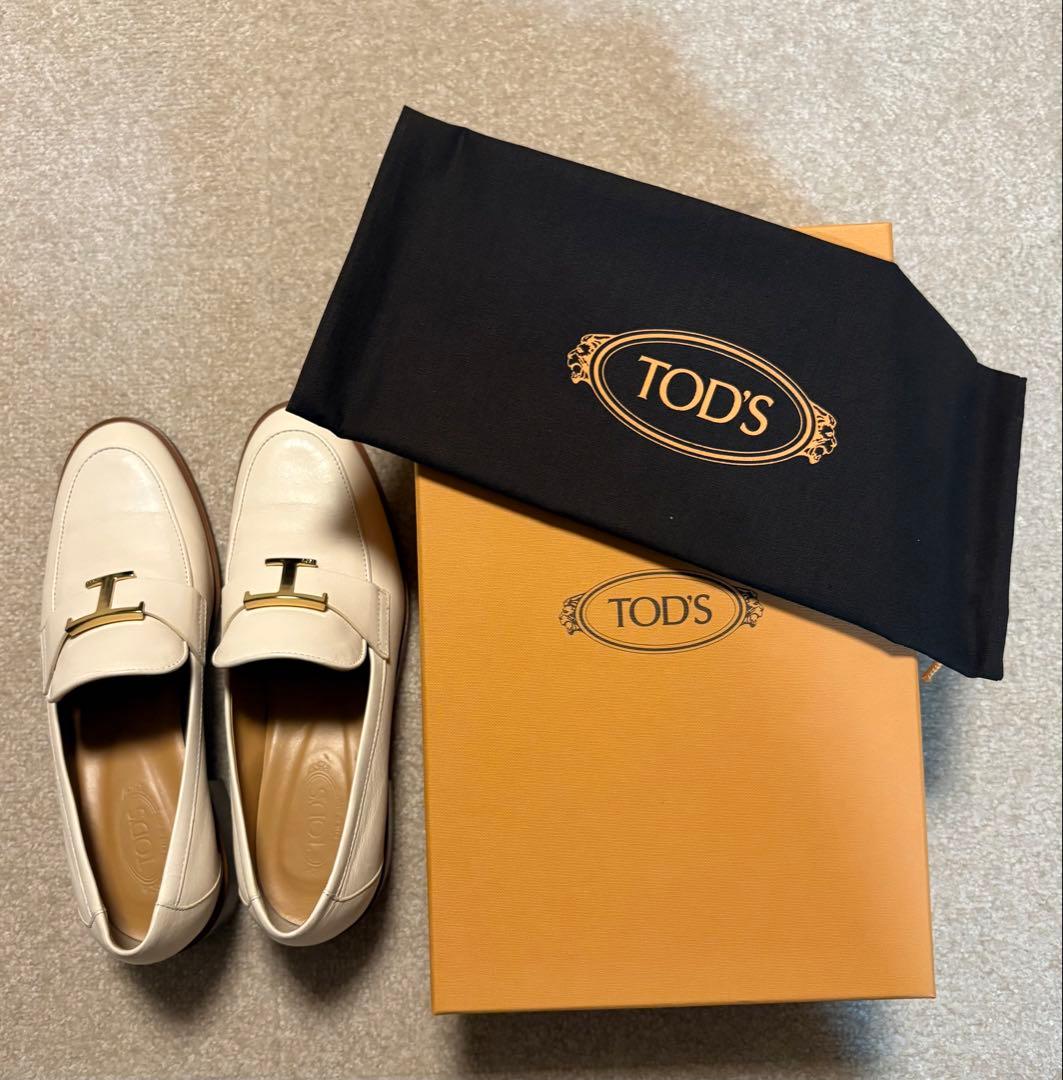 トッズ　Tタイムレスレザーローファー