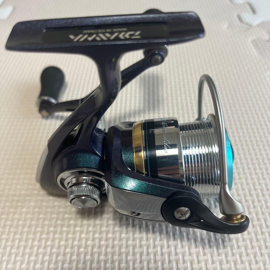 ダイワ　エメラルダス INF 2506 W ハンドル　①