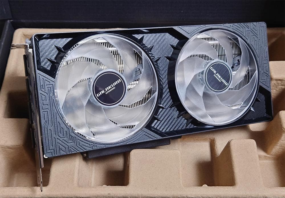 グラフィックボード・グラボ・ビデオカード GeForce RTX 5060 Ti 16GB GALAKURO GAMING