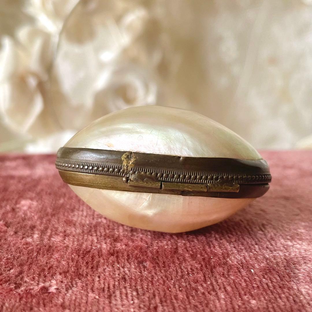 チェーン付きマザーオブパールシンブルケース　白蝶貝　ドール　フランスアンティーク