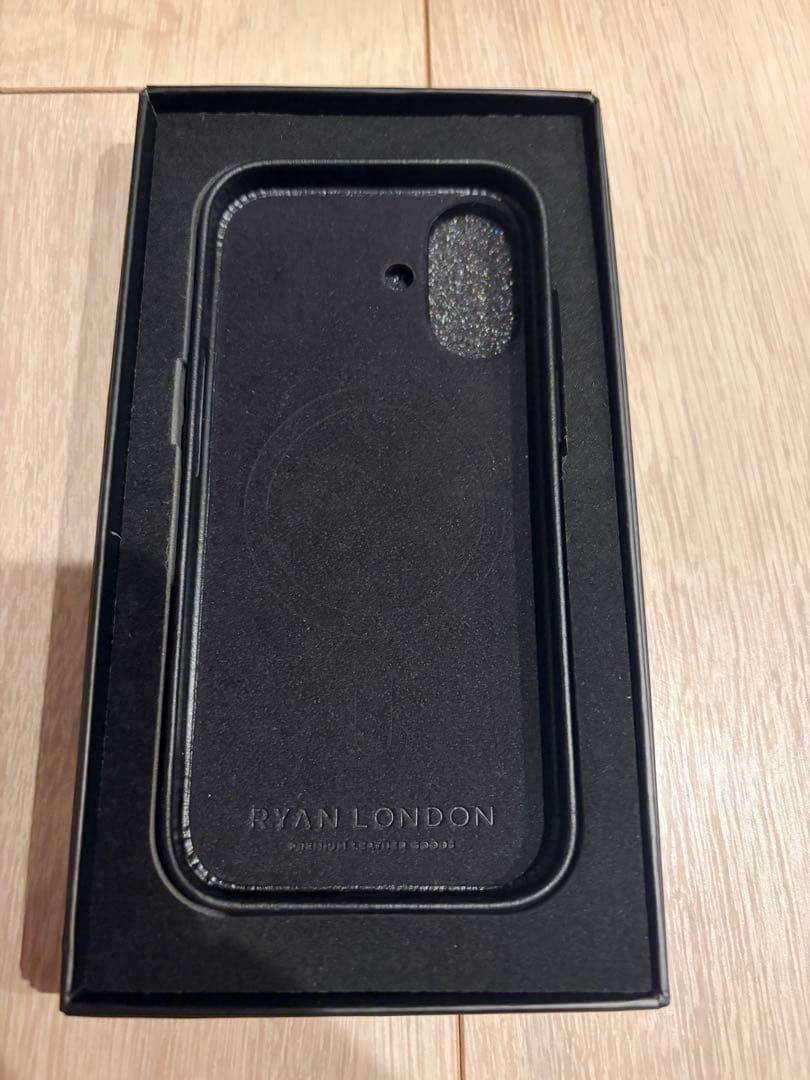 iPhone17用レザーケース RyanLondon
