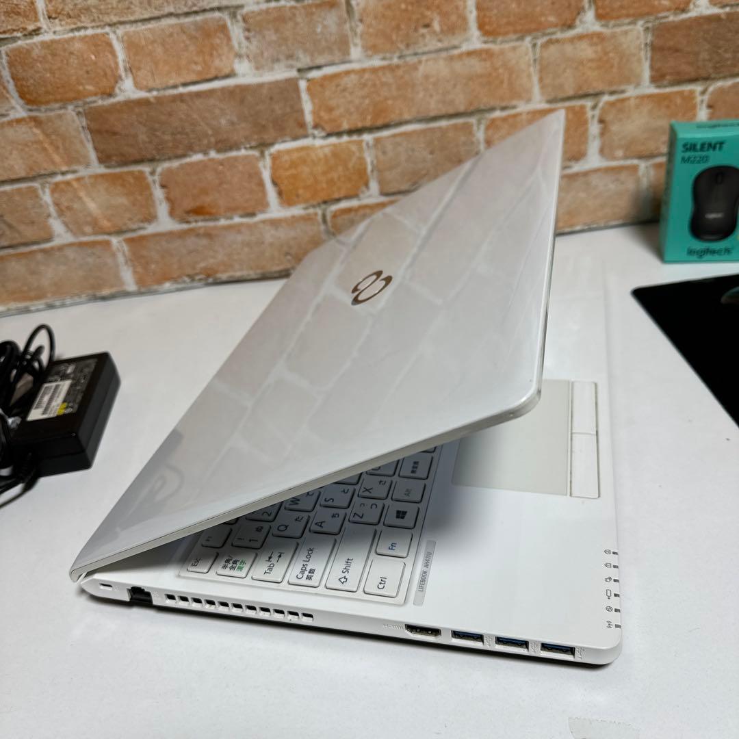 富士通 ノートPC Corei7 メモリ8GB Webカメラ　Win11 Pro