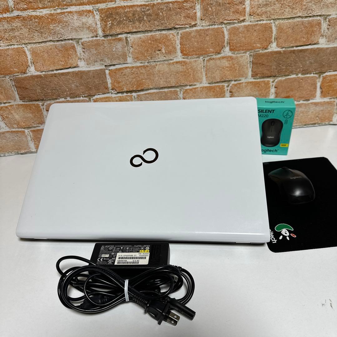 富士通 ノートPC Corei7 メモリ8GB Webカメラ　Win11 Pro