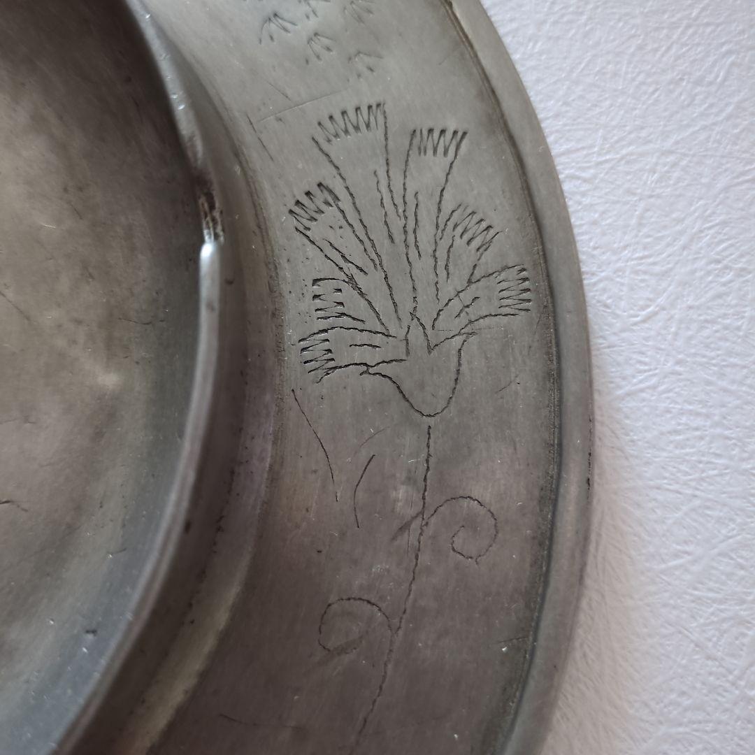 アンティーク 金属製皿 花彫刻