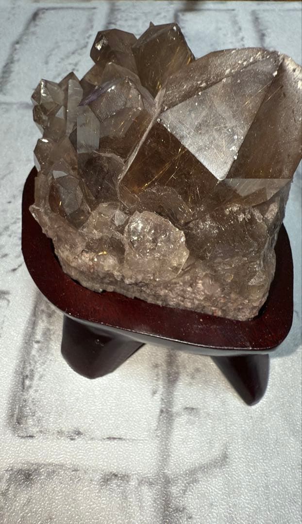 ①ブラジル産 タイチンルチルクォーツ マスター 原石クラスター 特注手彫専用台座