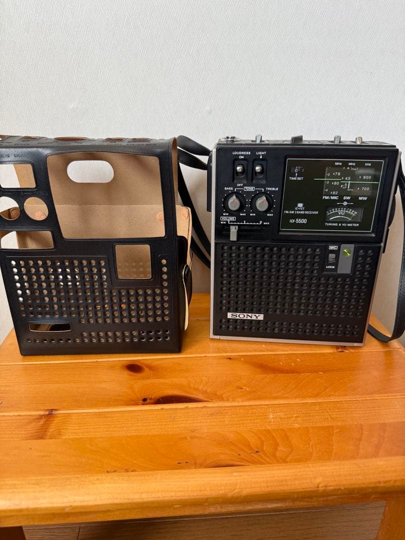 SONY ICF-5500 ポータブルラジオ　ケース付