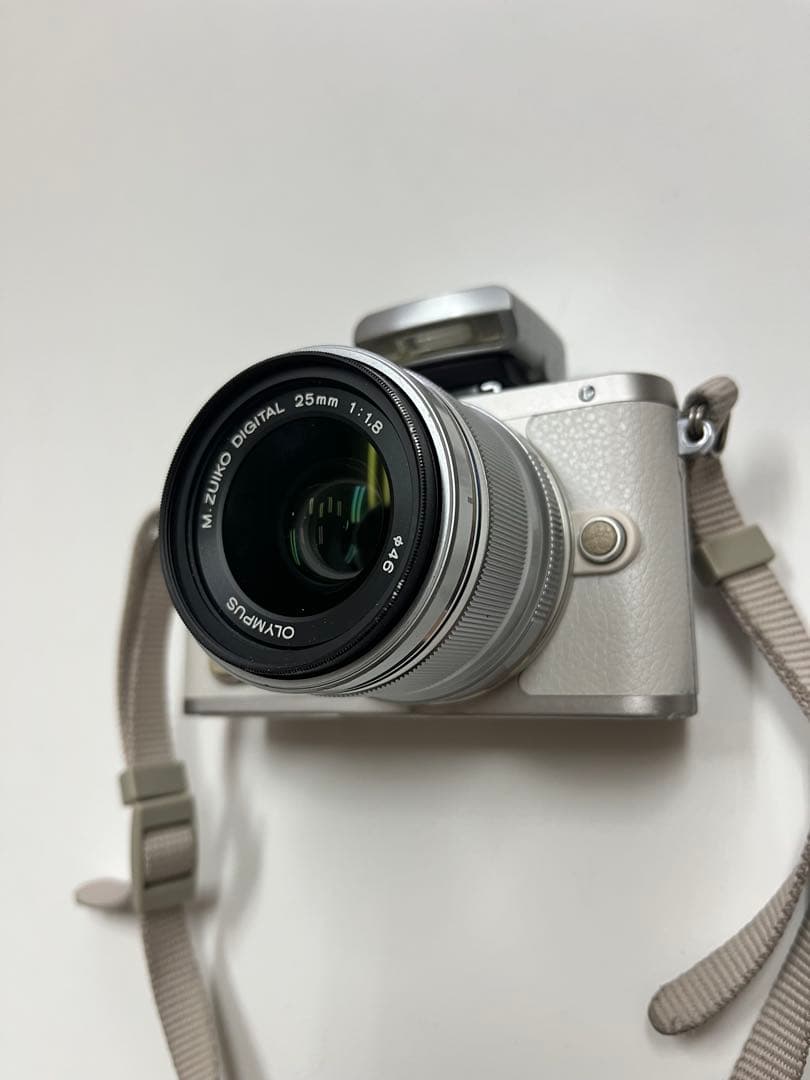 OLYMPUS PEN E-PL8 25mmレンズ付