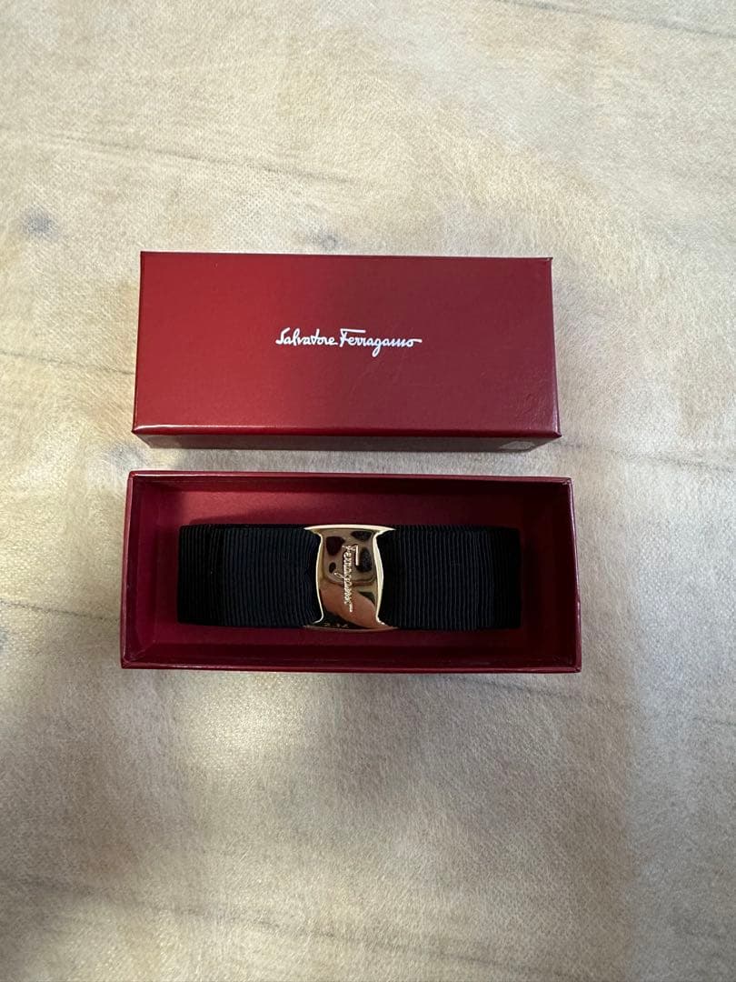 Salvatore Ferragamo ブラックヘアアクセサリー　未使用