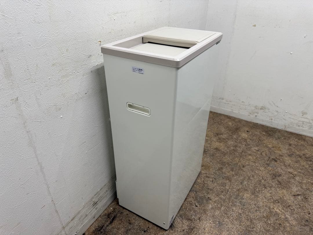 サンデン　業務用　冷凍ストッカー　フリーザー　厨房　飲食店　PF-057XF