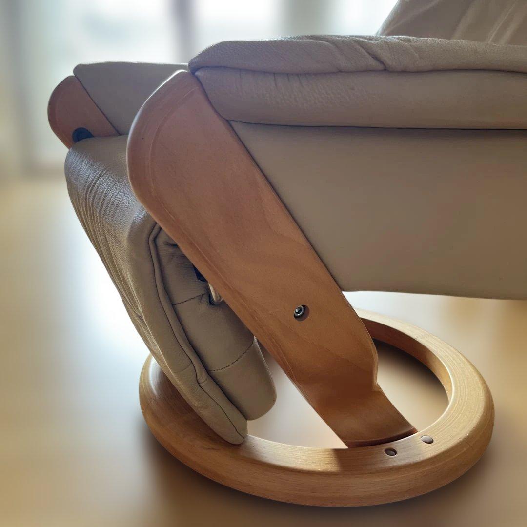 シモンズ　ベージュ レザー リクライニングチェア