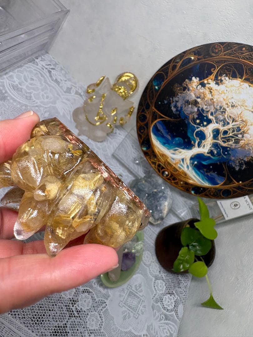 オルゴナイト 九尾の狐小物入れ ゴールドルチルクォーツ