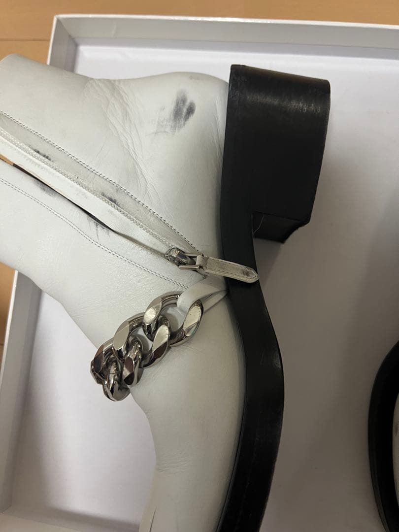 GIVENCHY ホワイトレザーショートブーツ　チェルシー　ジバンシー