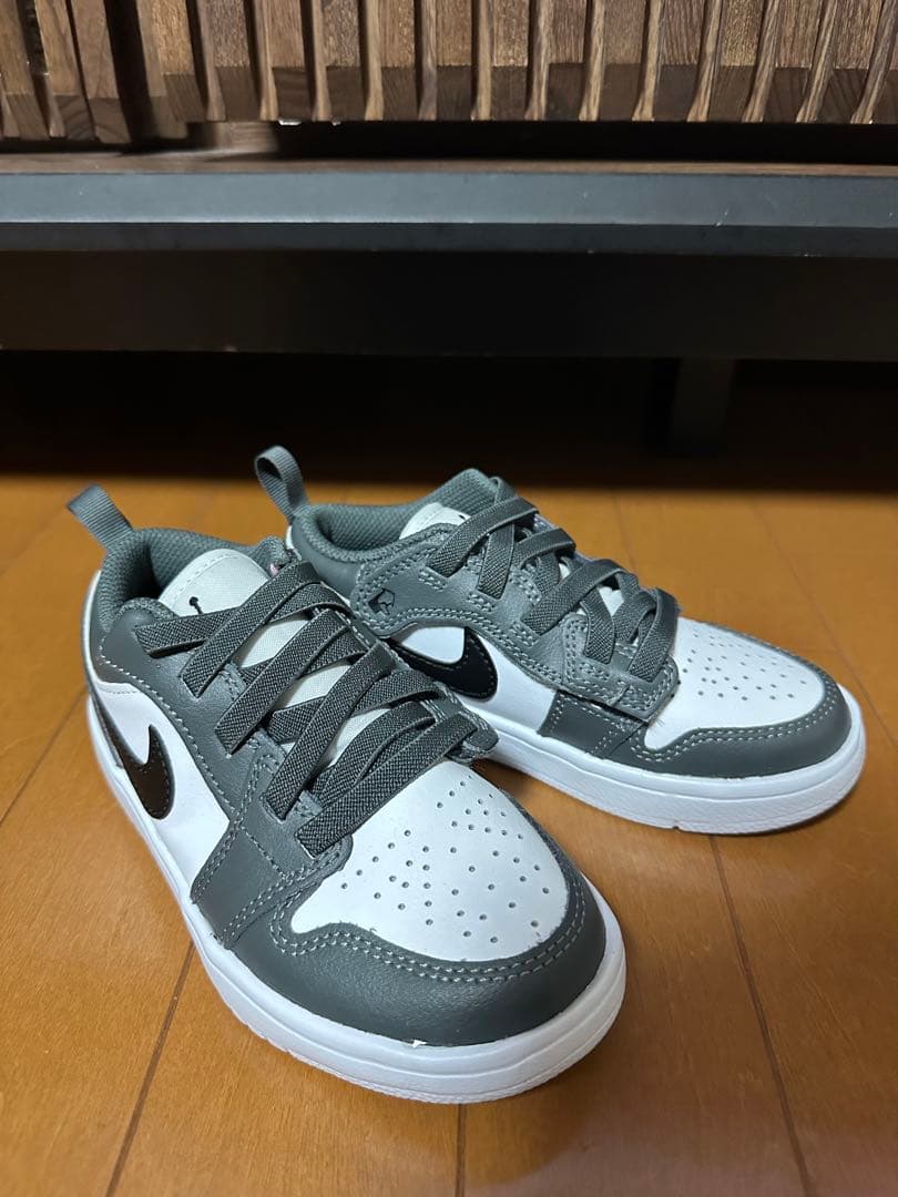 ジョーダン　キッズスニーカー　1LOW ALT