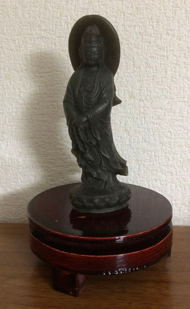観音菩薩の和田玉の置物