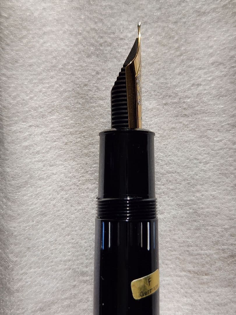 極美品 モンブラン １４９ １４Ｃ 中白 Fニブ 段無エボナイト芯