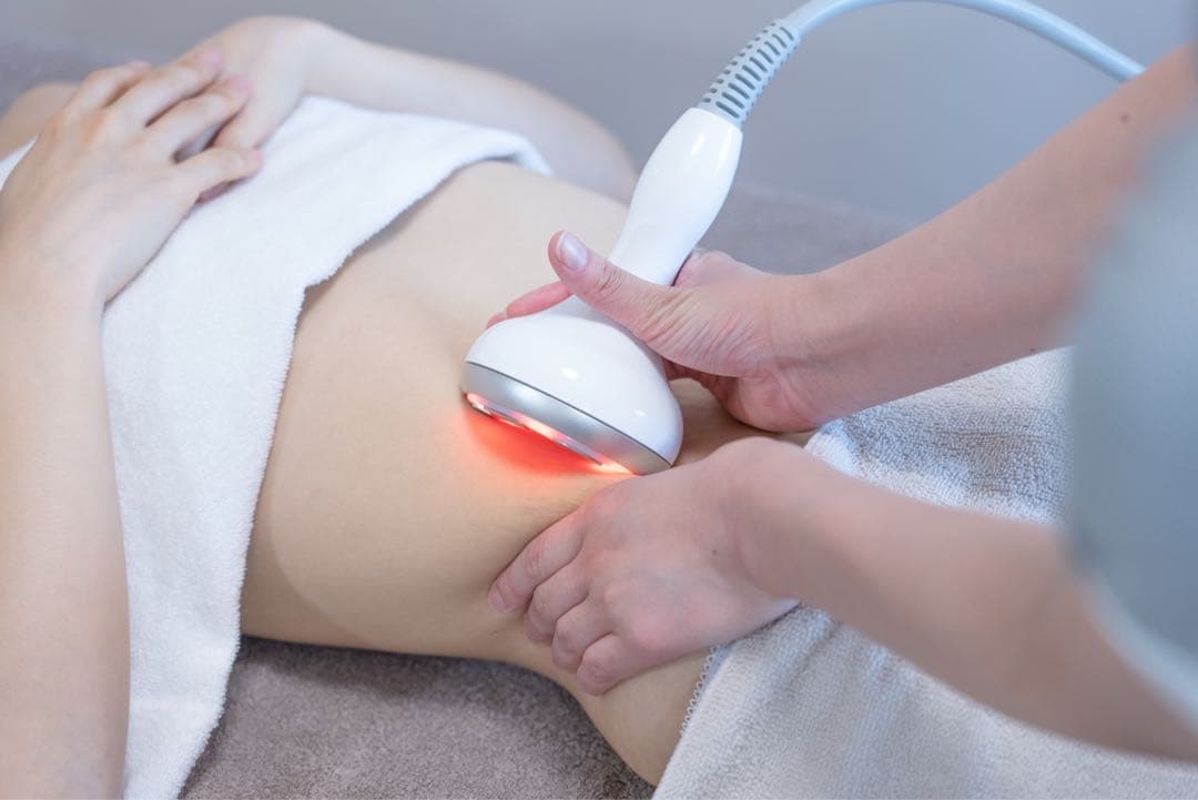 【最新美容機器！】ハイパーナイフ、キャビ、EMS、吸引、ニキビ治療など全身ケア！