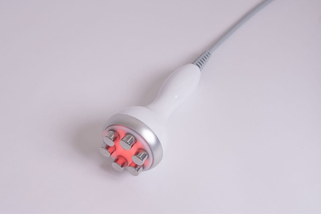 【最新美容機器！】ハイパーナイフ、キャビ、EMS、吸引、ニキビ治療など全身ケア！