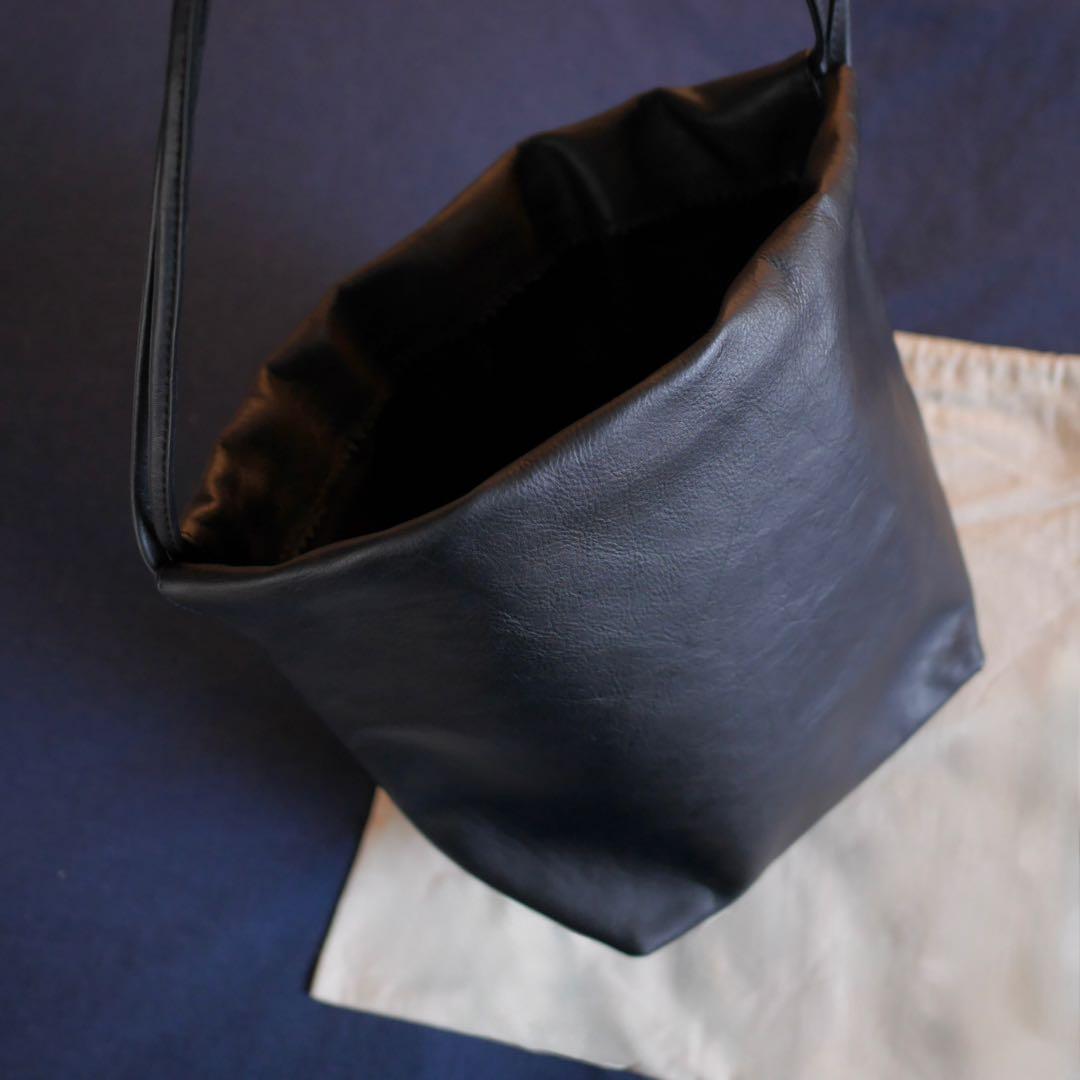 ヨーガンレール 牛革巾着バッグ 黒