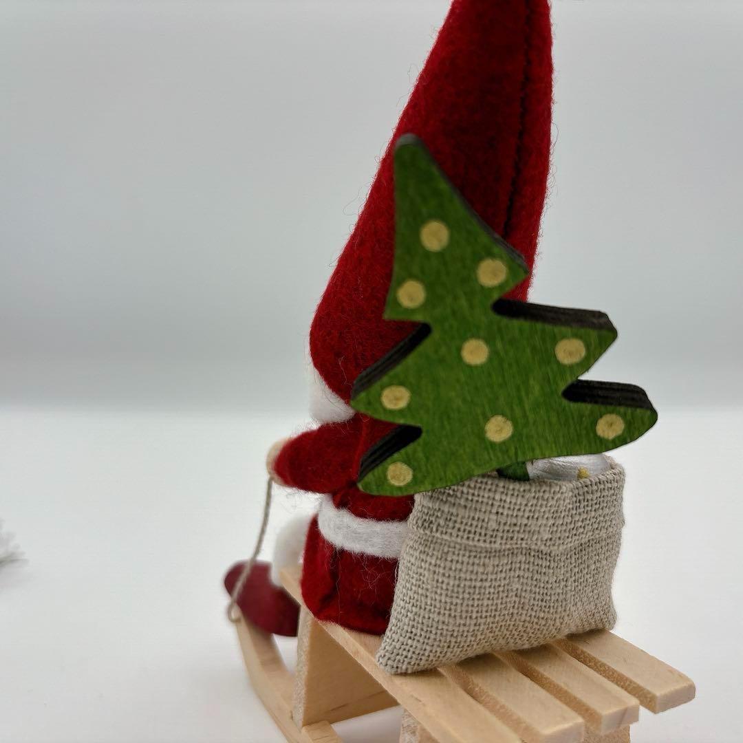 Nordika nisse 2024 高島屋　ツリーとオーナメントを運ぶサンタ