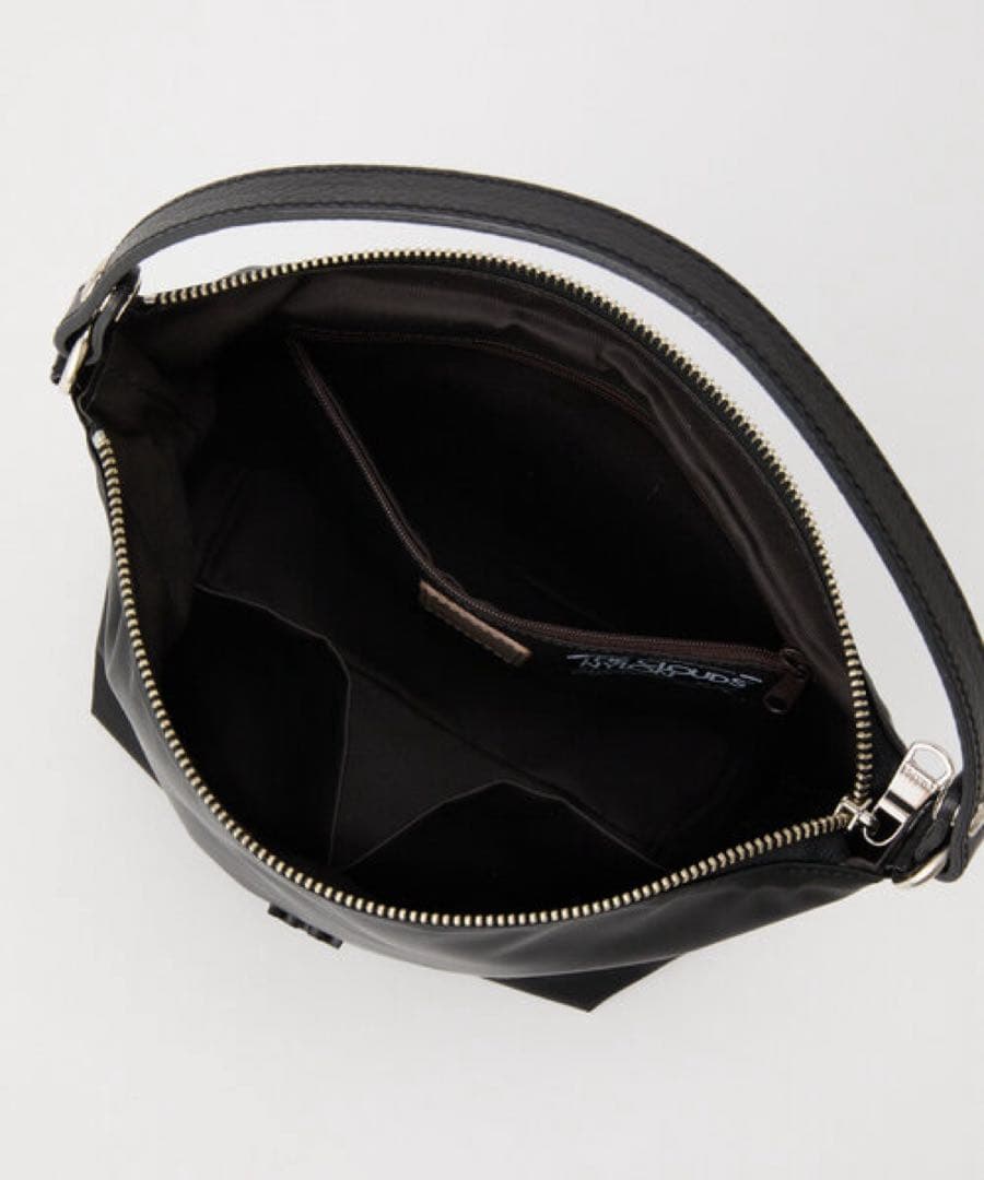 russet ラシット クラウズナイロンシンプルショルダーバッグ　ブラック