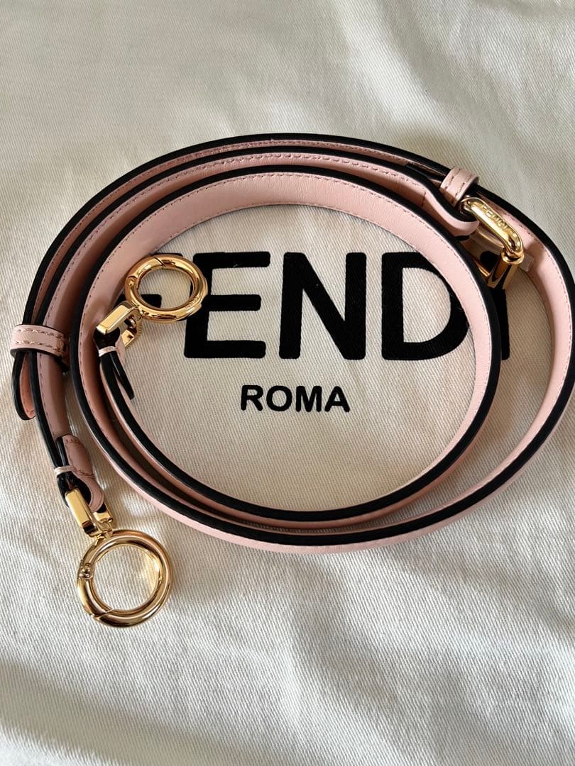 新品未使用★フェンディ ピーカブー アイシーユー ミディアム ハンドバッグ