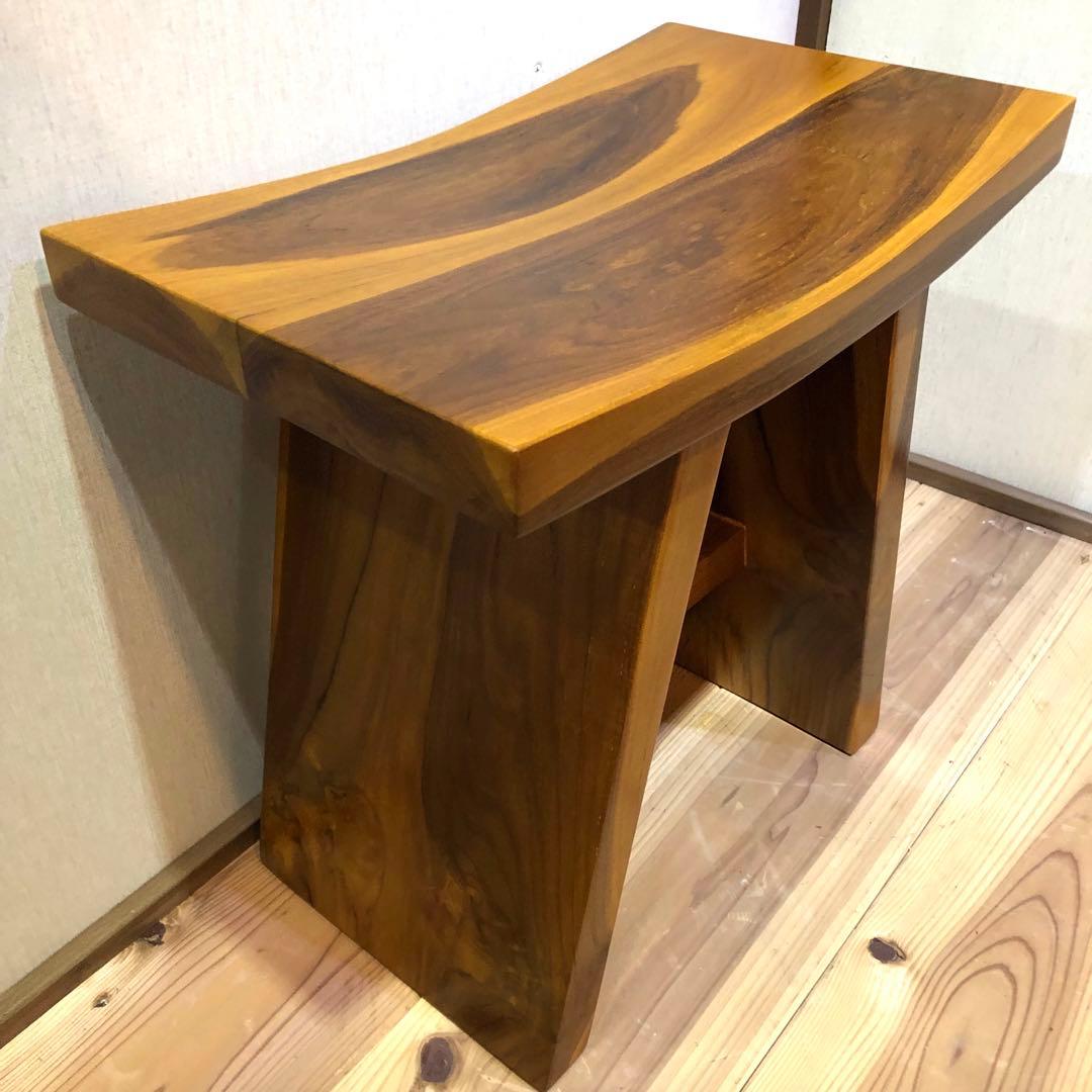 ずっしりとしたチーク材のスツール ナチュラルカラー 腰掛 椅子 チーク無垢材