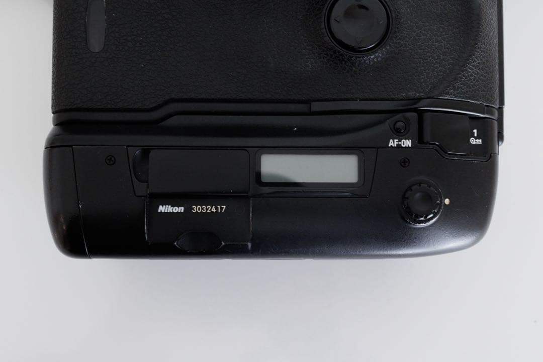 Nikon F5 一眼レフカメラ　ボディ 中古　通電確認済み