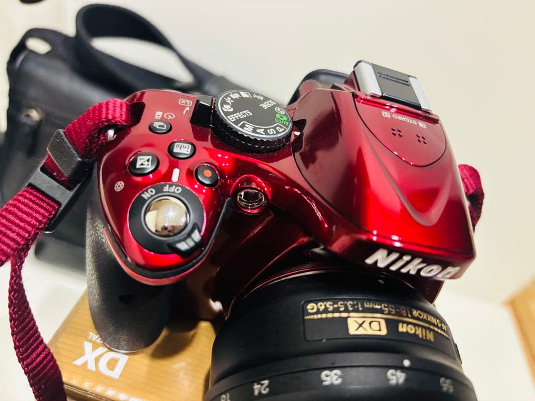 Nikon D5200 デジタル一眼レフカメラ ダブルズームレンズキット　レッド