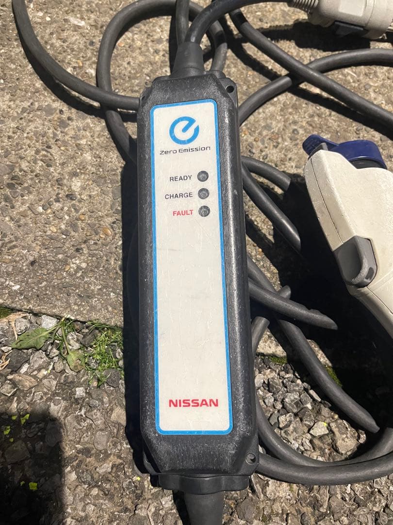 NISSAN Zero Emission 電気自動車充電器