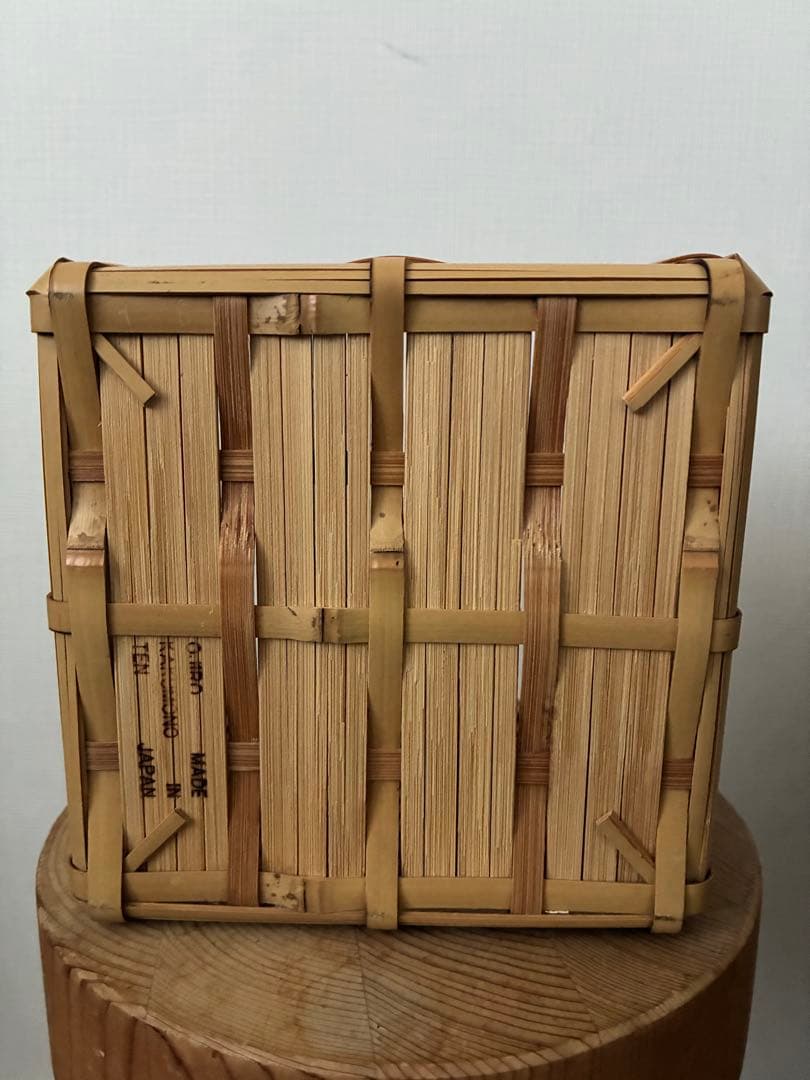 おじろ角物店　パン籠