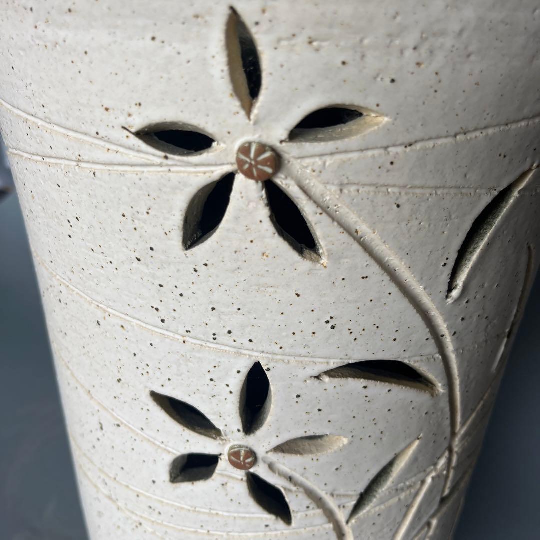 信楽焼傘立て  口広草花彫 高さ42cm