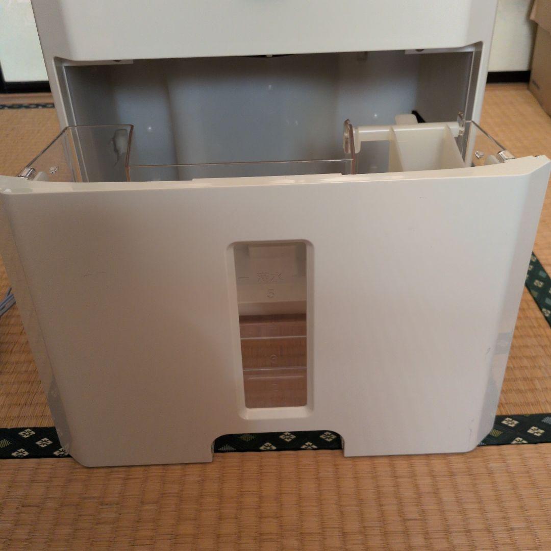 コロナ除湿機ホワイト タンク式 デジタル表示