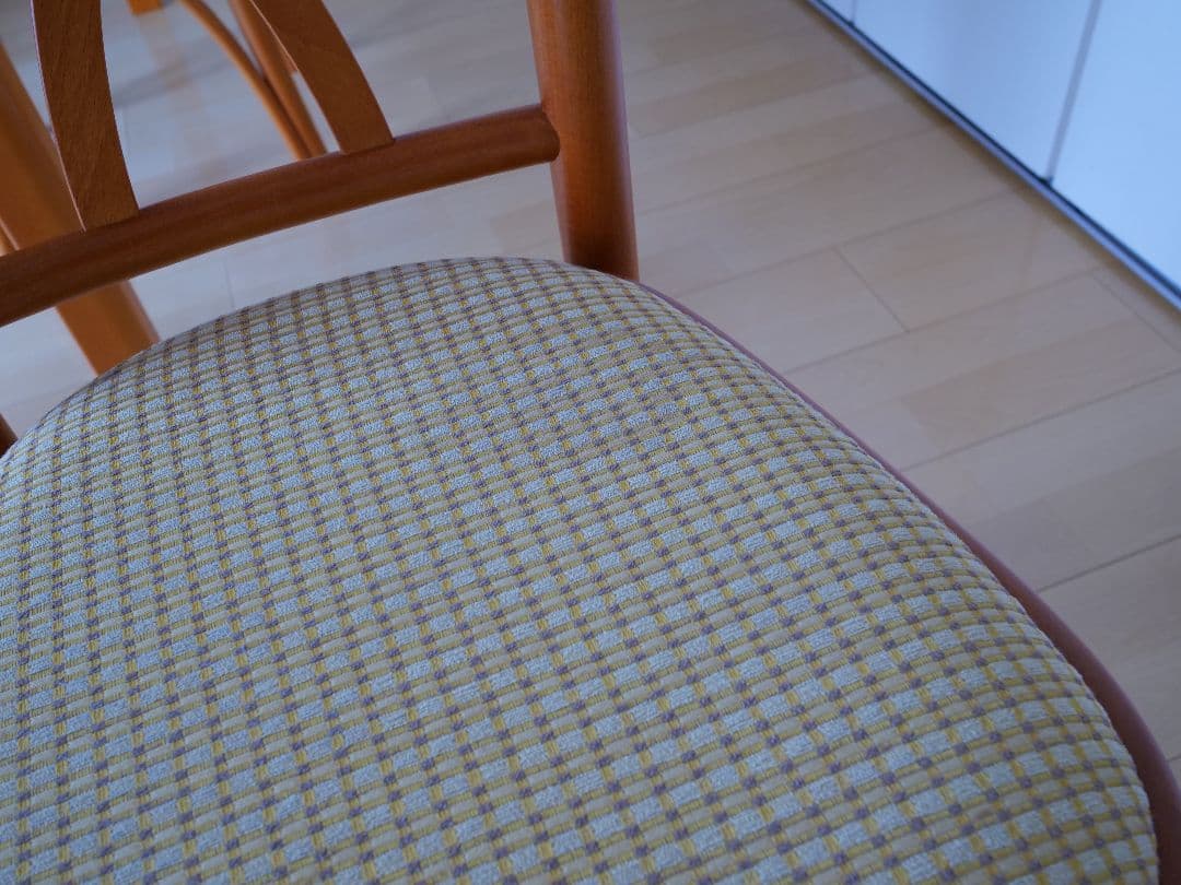 人気のチェコのTON社製クロスバックチェア